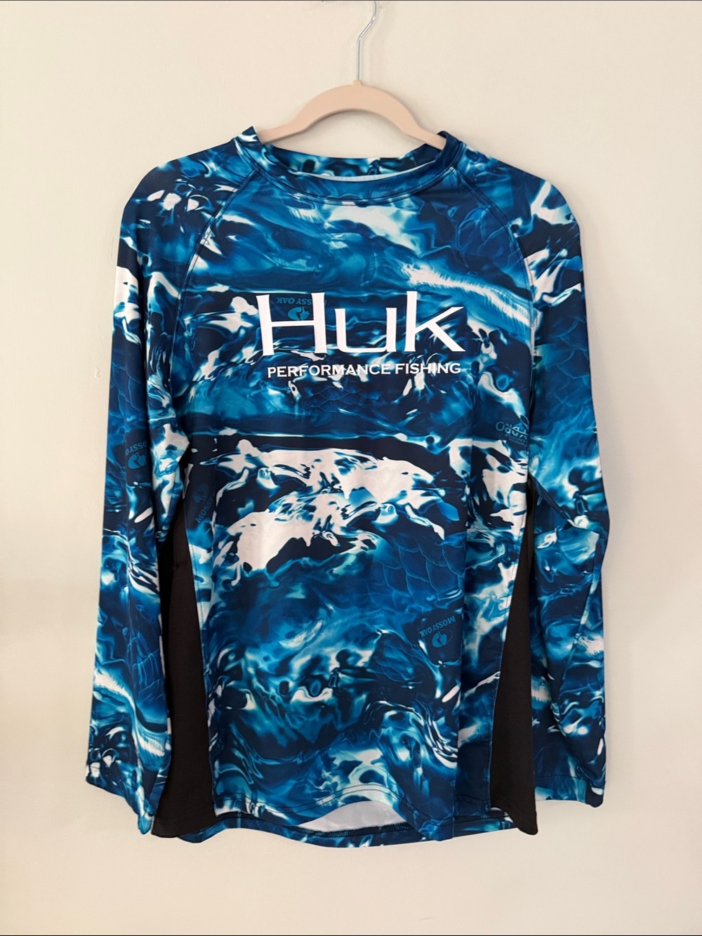 Huk Blue and White Performance Fishing Long Sleeve Top